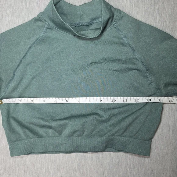 YoungLA Women's Green Long Sleeve Crop Athletic Top Size Medium - Picture 4 of 4